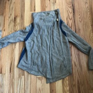 360 cashmere sweater with cowl neck and buttons